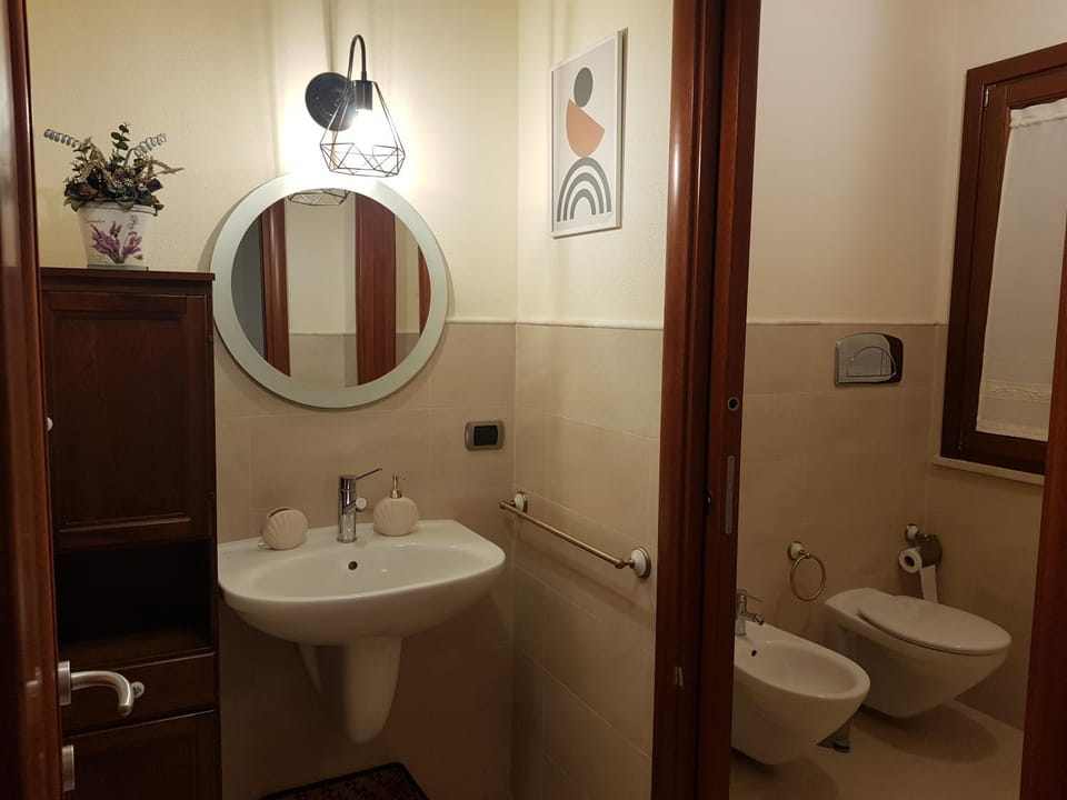 Shower, Toilet, Bathroom, Bedroom, bidet