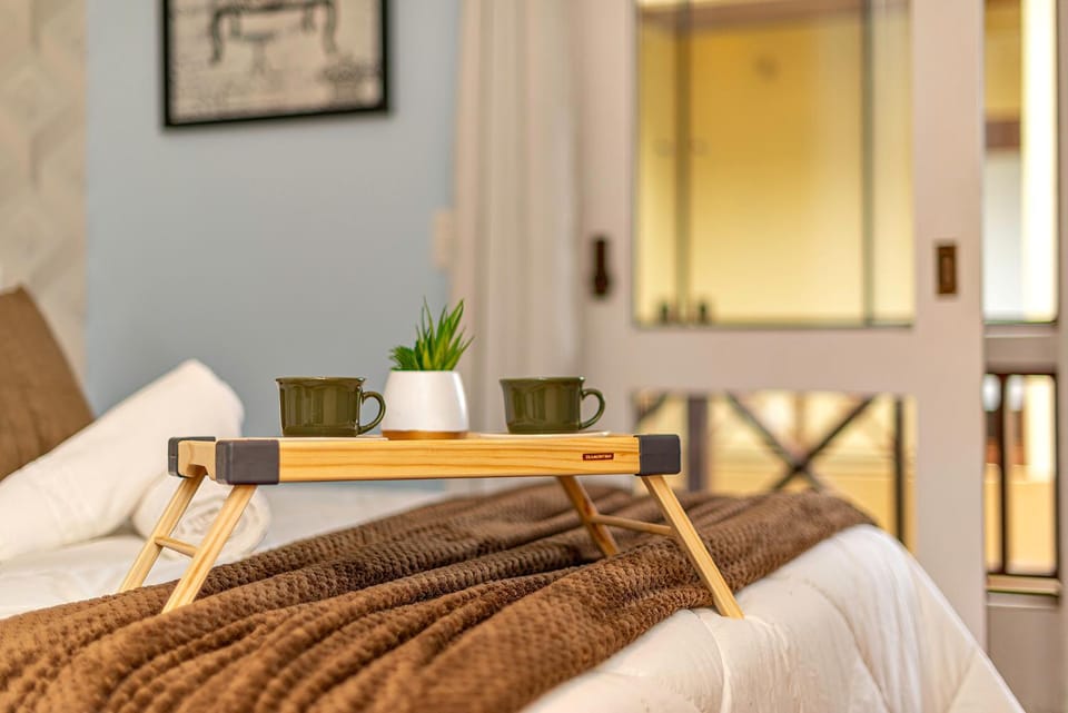 Bed, Living room, Photo of the whole room, Seating area, Bedroom, towels
