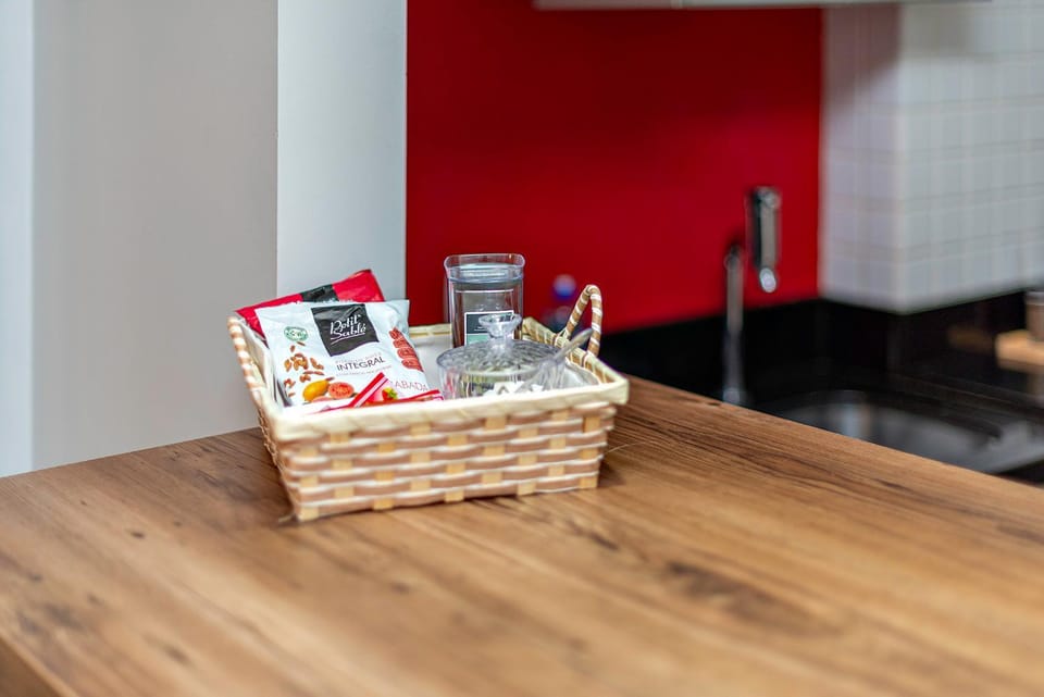 Kitchen or kitchenette, Food and drinks, Food, Drinks