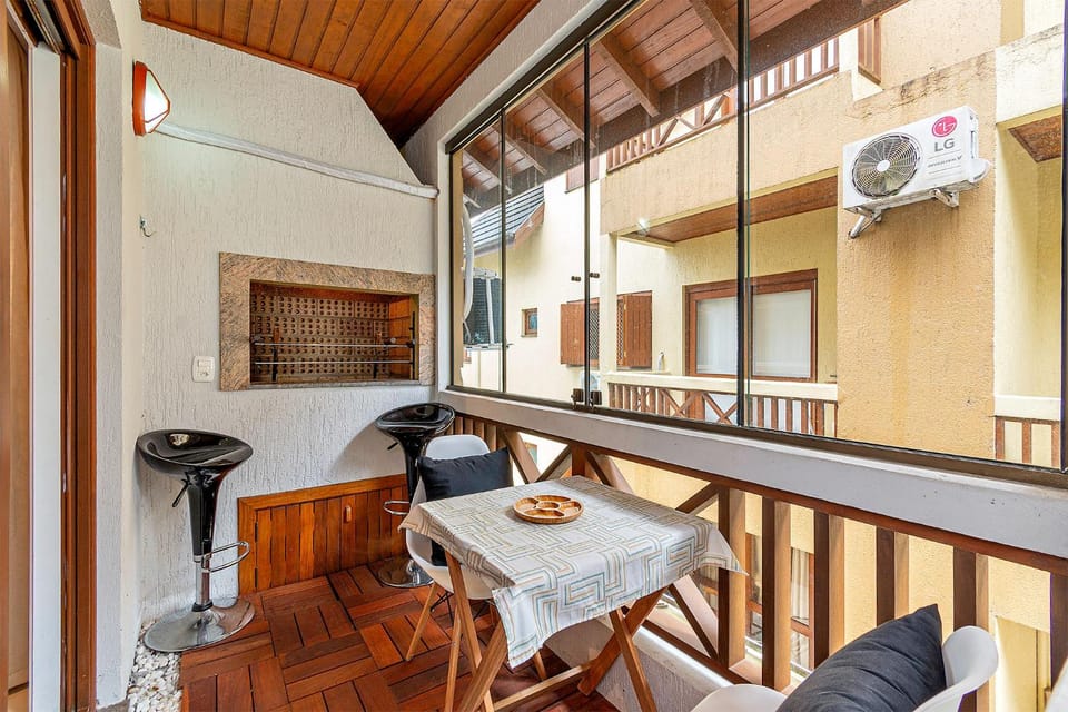 View (from property/room), Balcony/Terrace, Living room, Seating area, Dining area