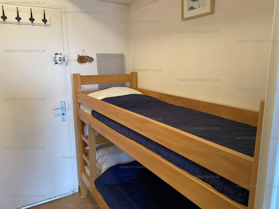 Studio cabine cosy avec balcon Sud, parking et WiFi aux Angles - FR-1-295-131 Cabin in Occitanie