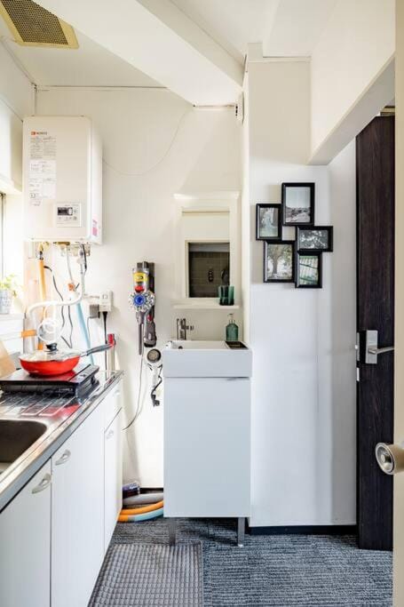 Kitchen or kitchenette