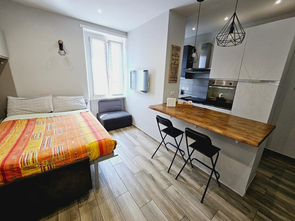 Kitchen or kitchenette, Living room, Photo of the whole room, Dining area
