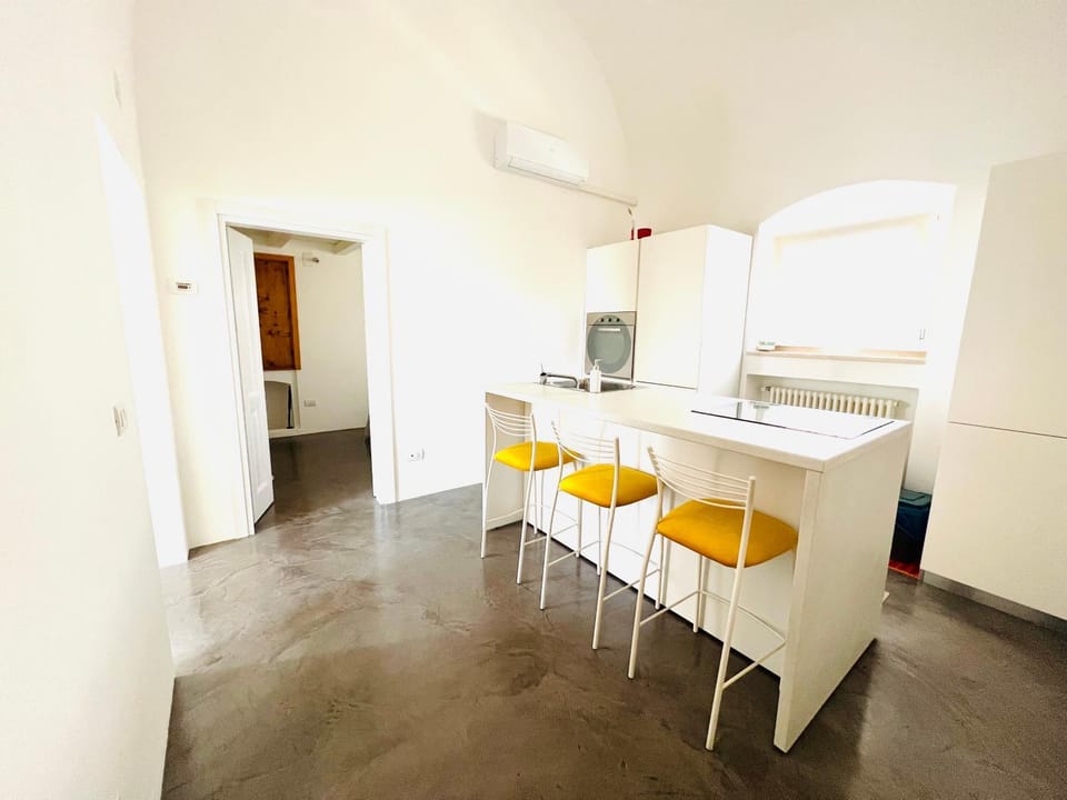 Kitchen or kitchenette, Dining area, hair dresser