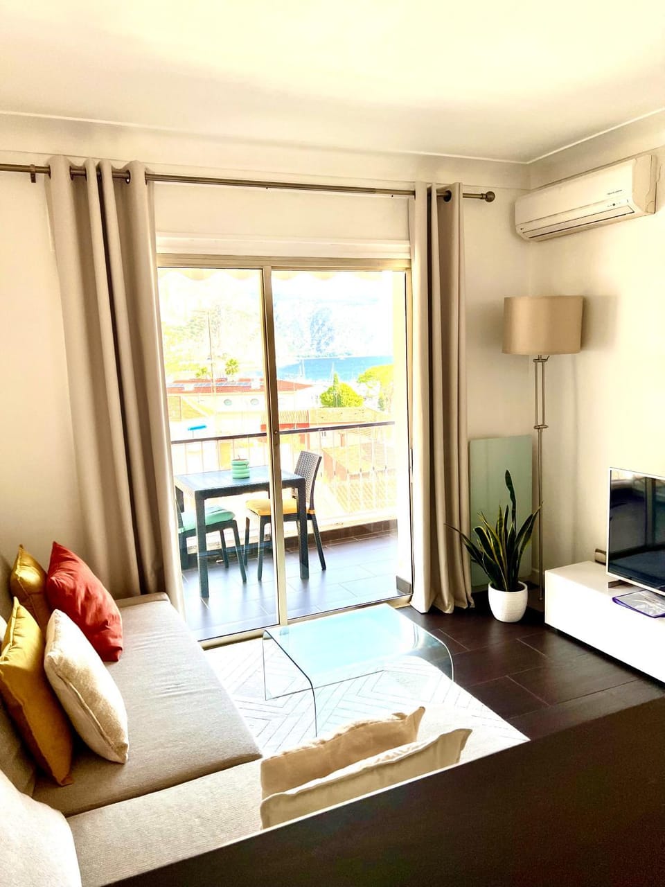 Communal lounge/ TV room, Balcony/Terrace, Living room