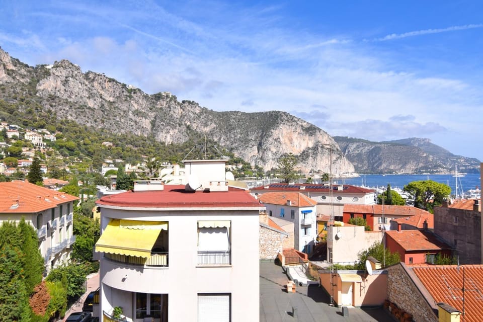 Mountain view, Sea view
