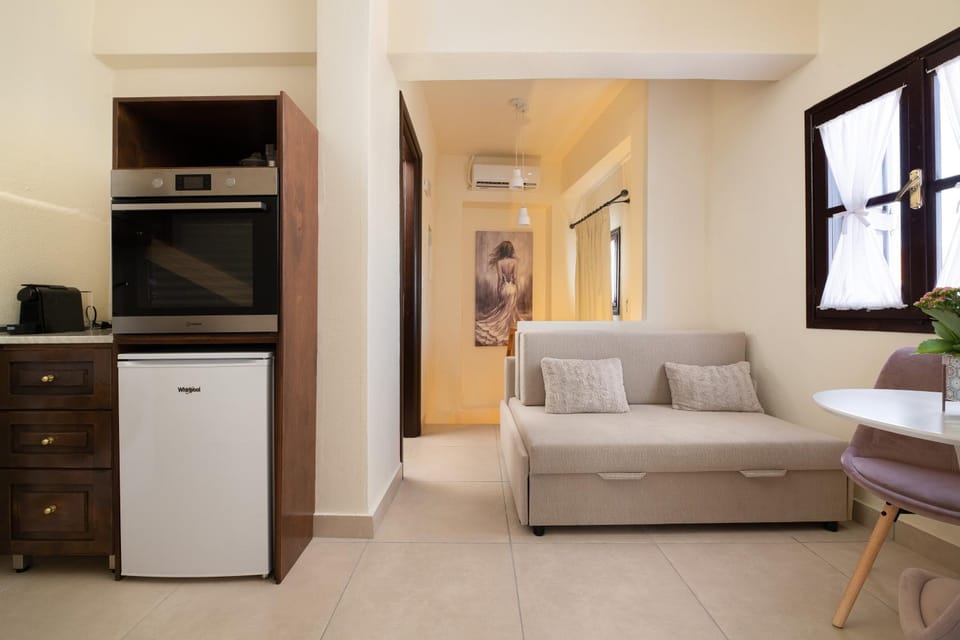 TV and multimedia, Kitchen or kitchenette, Seating area