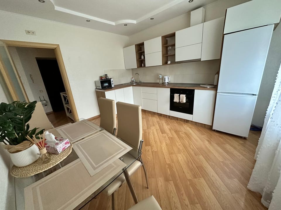 Kitchen or kitchenette, Dining area, minibar, pet friendly, stove