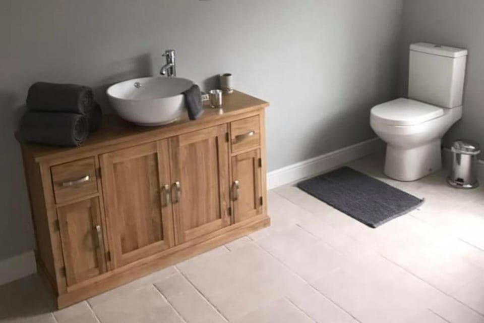 Pet-Friendly - 2 Bedrooms Bungalow hot tub parking House in Heacham