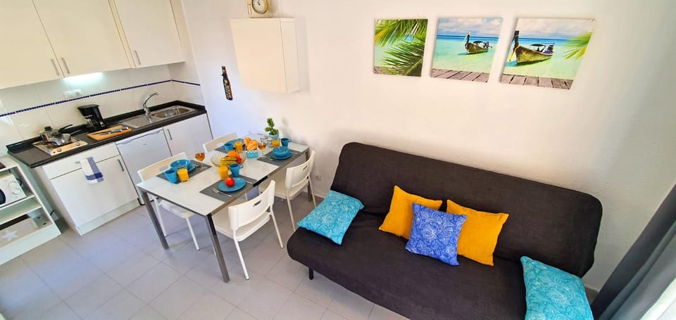 Kitchen or kitchenette, Living room, Dining area