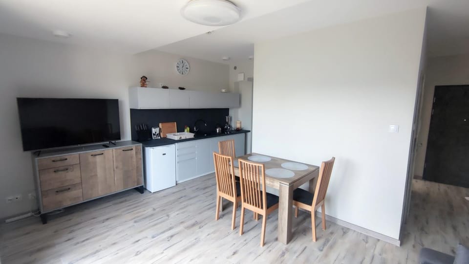 Kitchen or kitchenette, Dining area, Communal kitchen