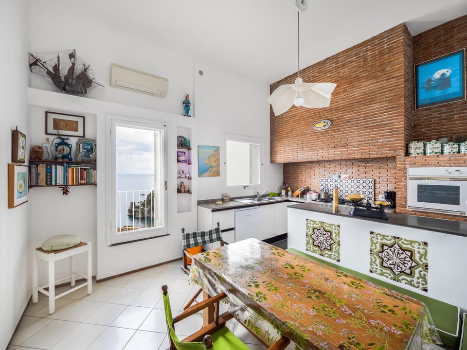 Kitchen or kitchenette, Dining area, Sea view, Sea view