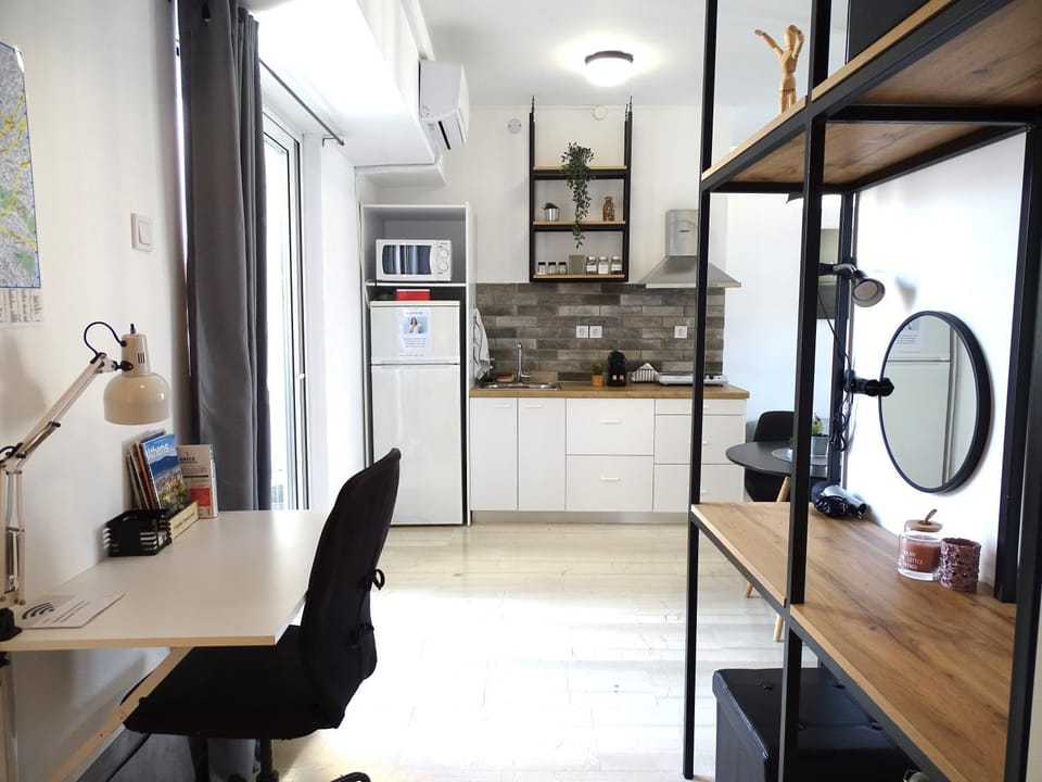 Facade/entrance, Kitchen or kitchenette