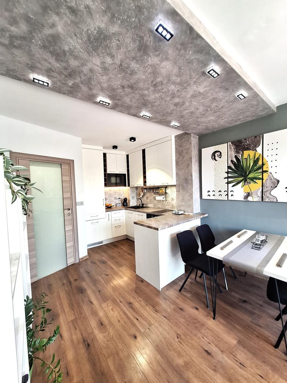 Kitchen or kitchenette, Dining area, dishwasher, pet friendly, stove