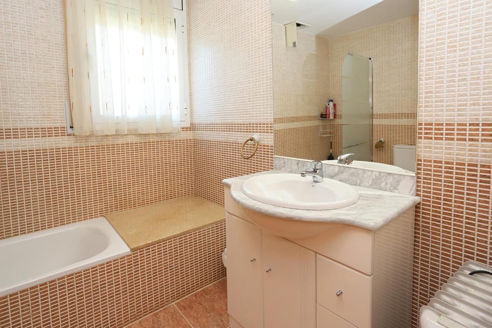 AT131 Aire acondicionado, comunidad con piscina, playa a 800m Villa in Creixell