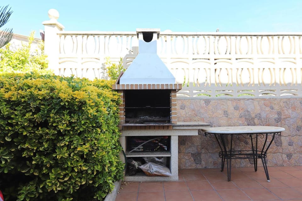 AT131 Aire acondicionado, comunidad con piscina, playa a 800m Villa in Creixell