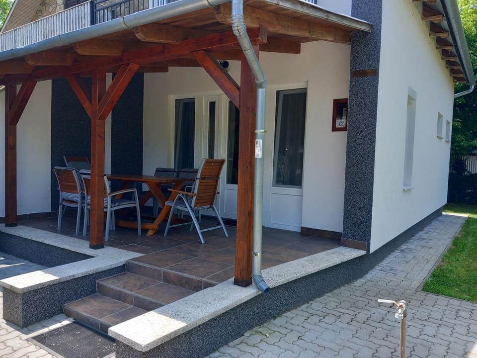 Property building, Balcony/Terrace, furniture