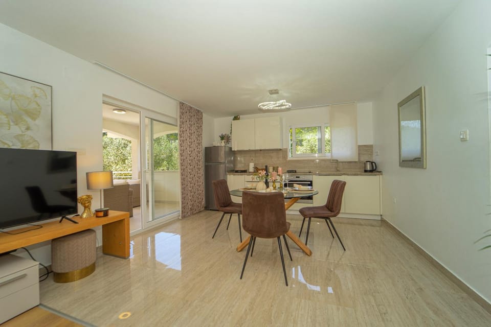 Villa Green Bay Apartments Apartment in Dubrovnik-Neretva County