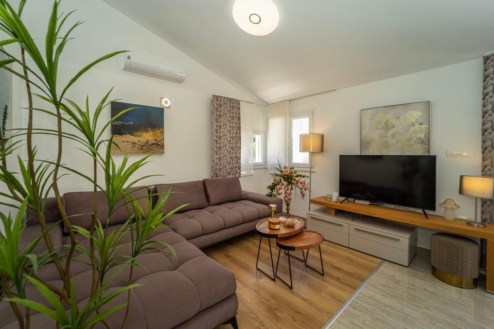 Villa Green Bay Apartments Apartment in Dubrovnik-Neretva County