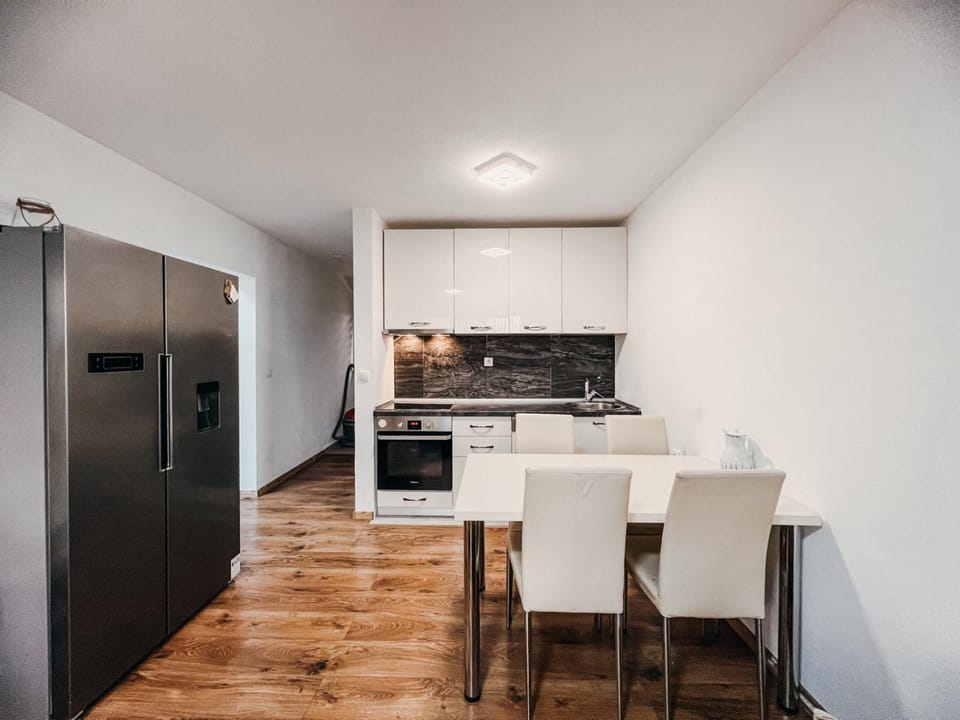 Kitchen or kitchenette, Dining area, dishwasher, pet friendly