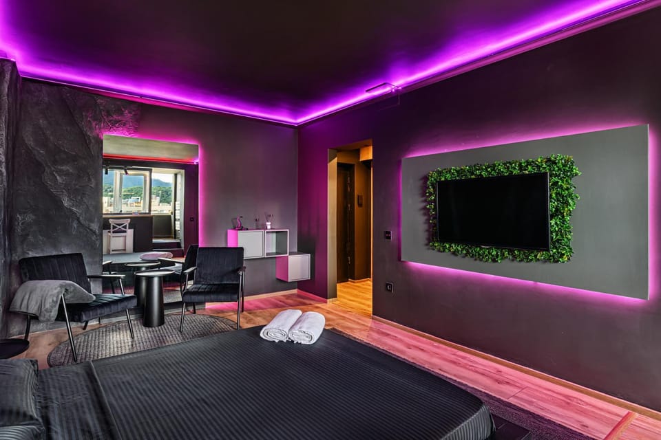 Panoramic Studio - Jacuzzi & Tâmpa View Apartment in Brasov