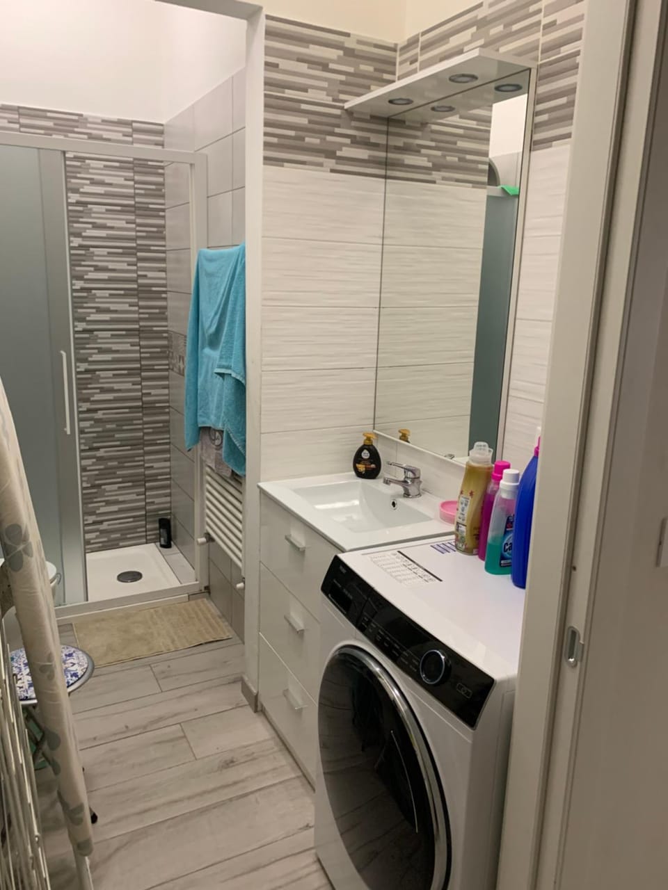 Shower, Bathroom, washing machine