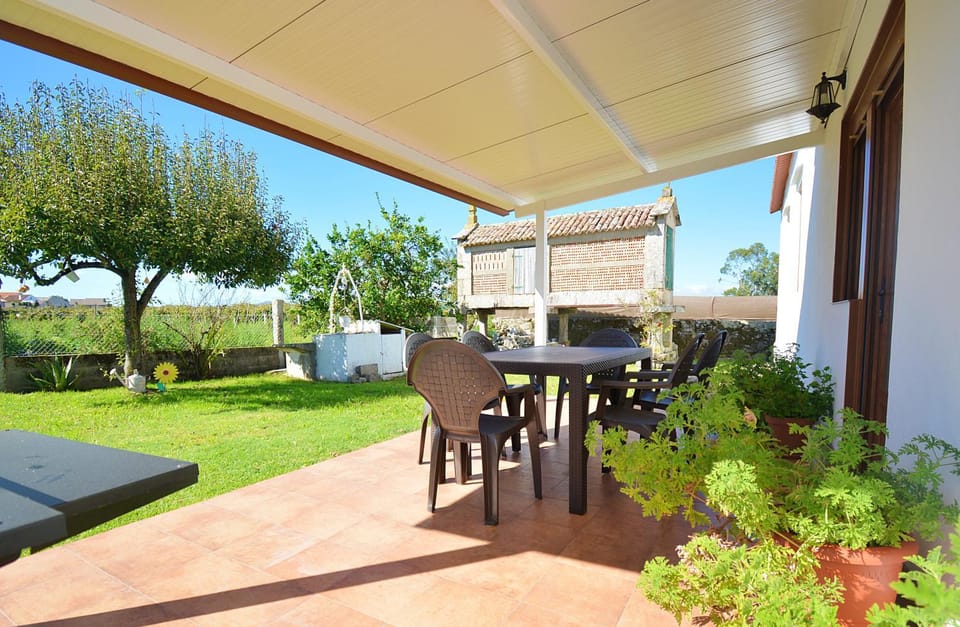 Property building, Patio, Off site, Garden, Dining area, Garden view