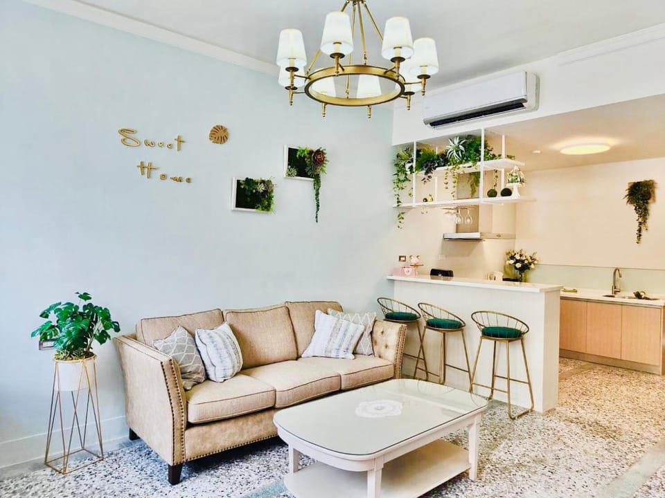 Kitchen or kitchenette, Living room