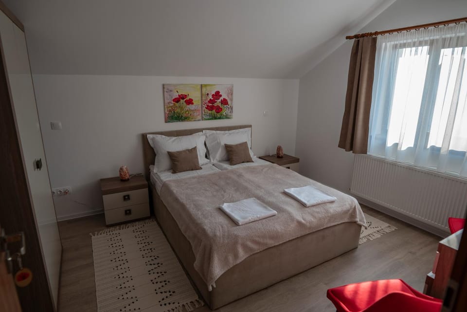 Bed, Photo of the whole room, Bedroom, towels