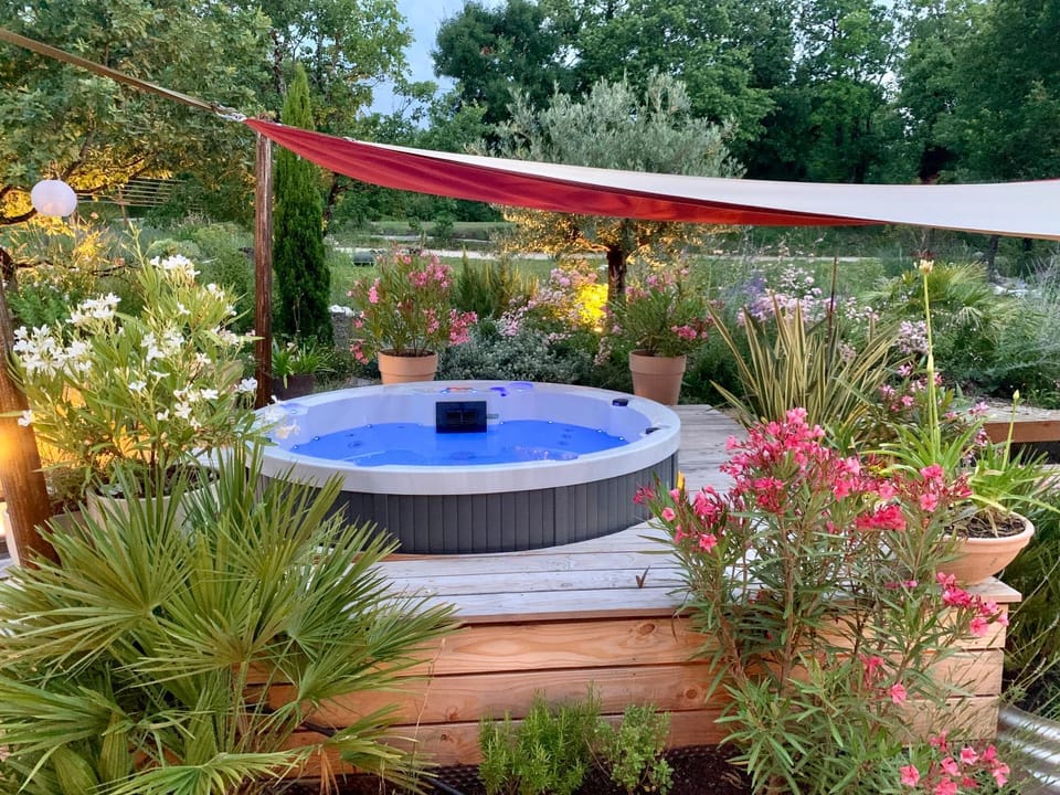 Patio, Spa and wellness centre/facilities, Garden view