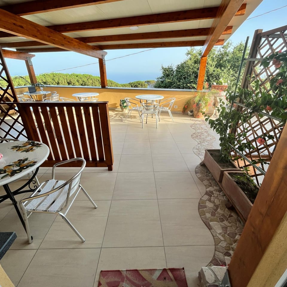 Day, Natural landscape, View (from property/room), Balcony/Terrace, Balcony/Terrace, Dining area, Sea view