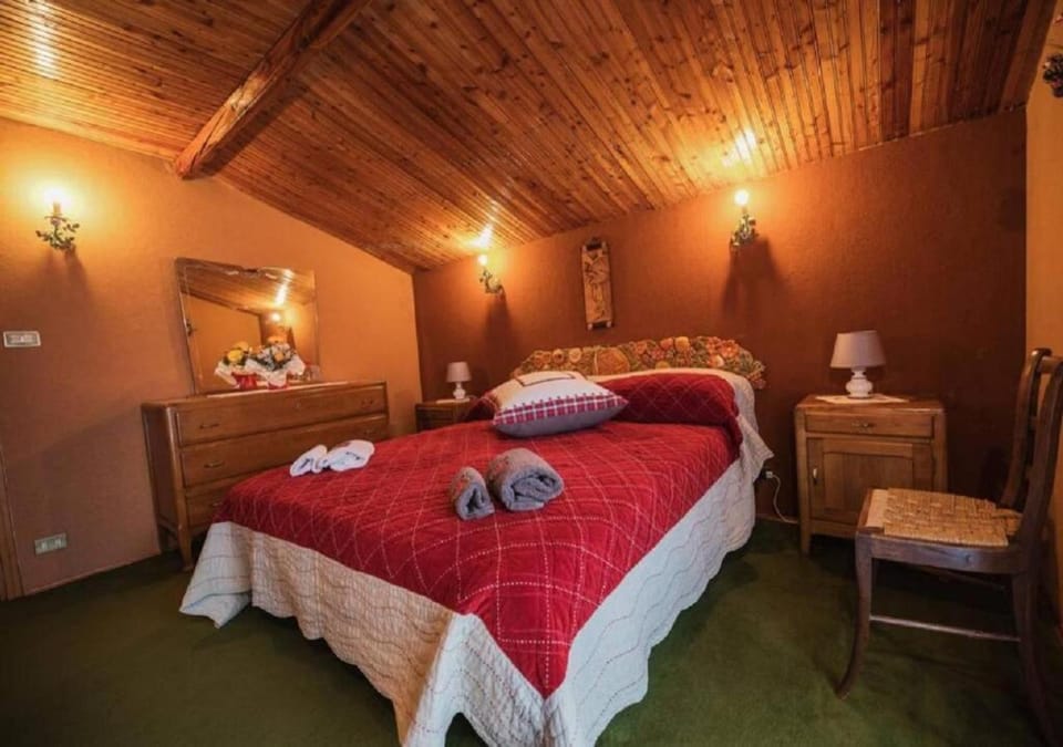 Bed, Night, Bedroom, Mountain view, wedding