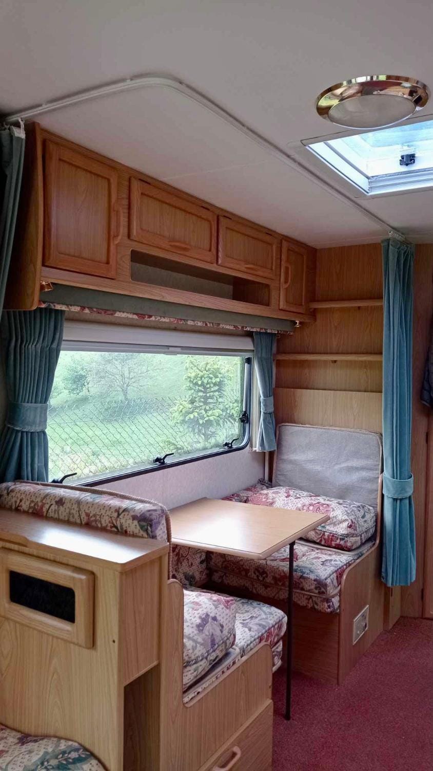 Living room, Seating area, bunk bed