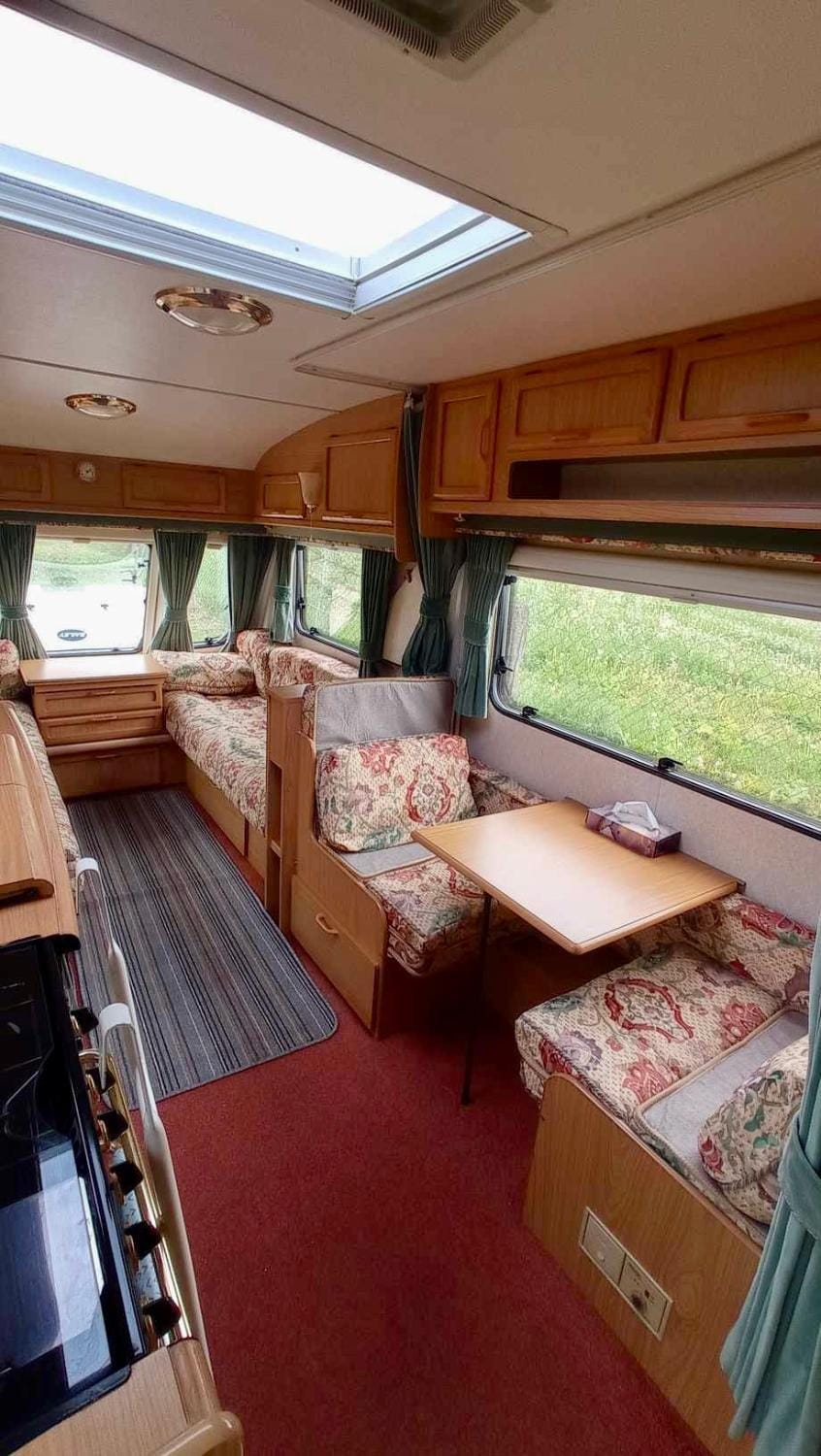 Kitchen or kitchenette, Seating area, bunk bed