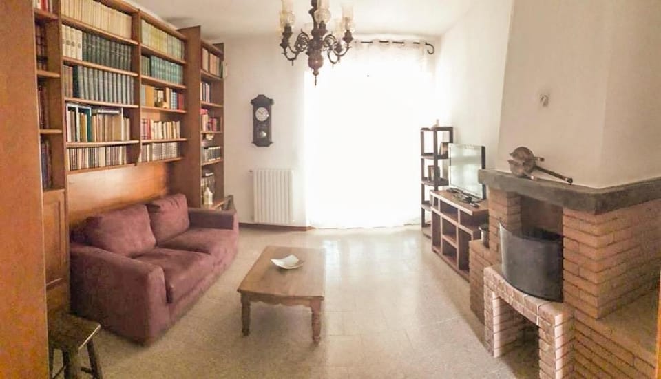 Communal lounge/ TV room, Living room, Seating area