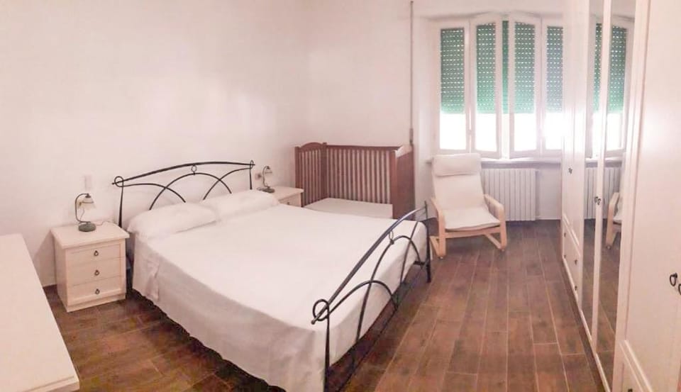 Photo of the whole room, Bedroom, Family