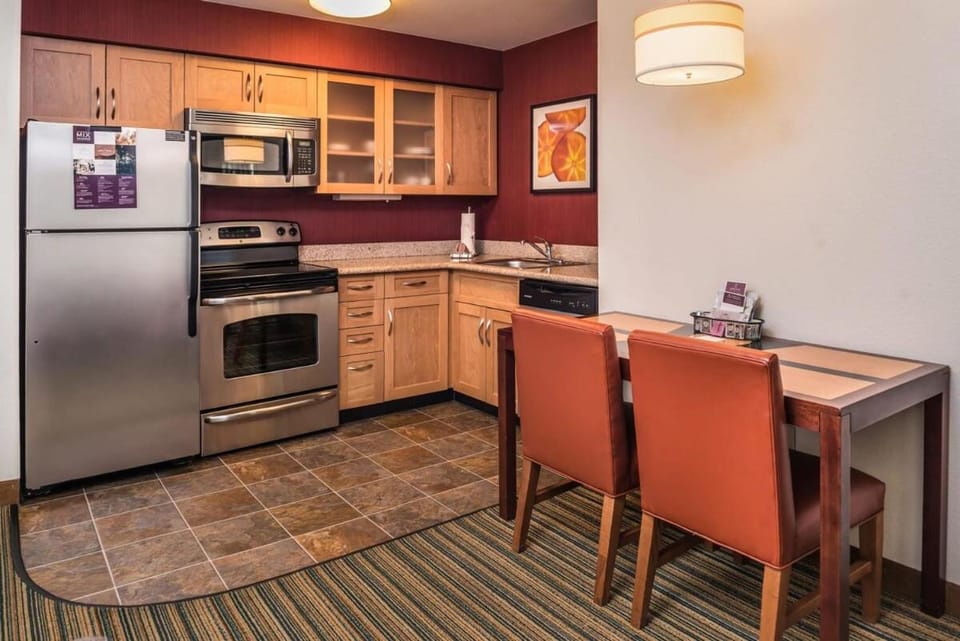 Phoenix 1bd Queen Economy Apartment in Phoenix