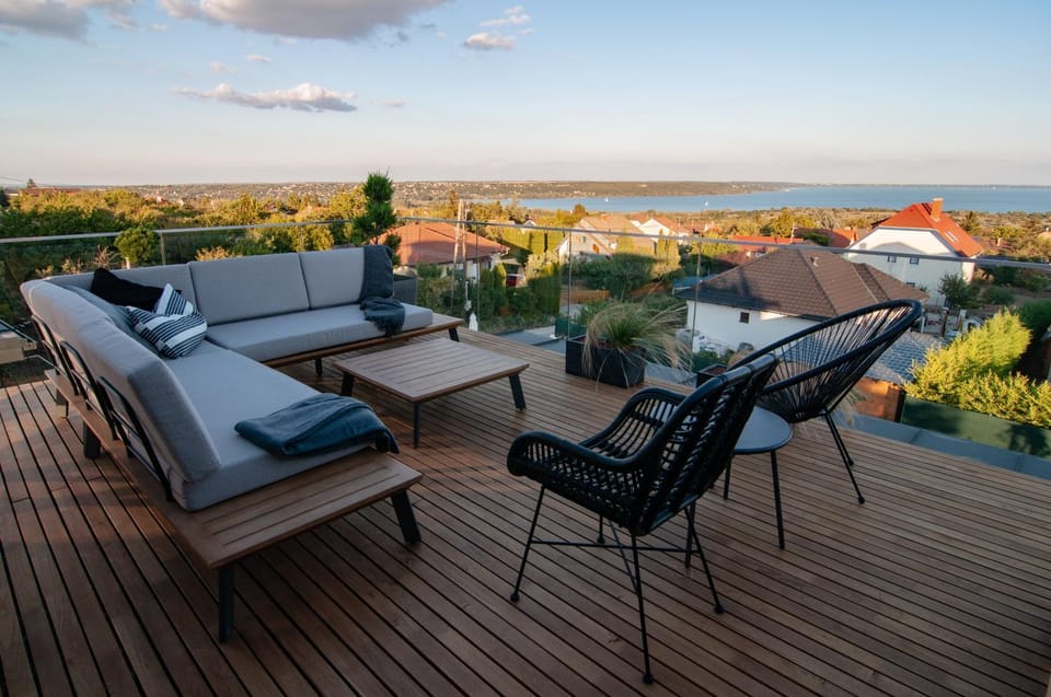 Patio, Lake view