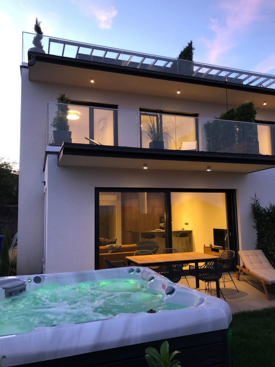 Property building, Hot Tub