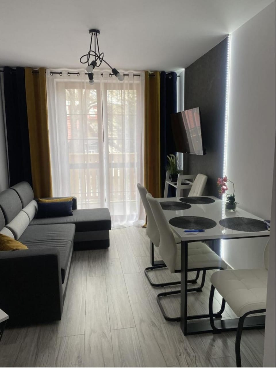 TV and multimedia, Living room, Dining area
