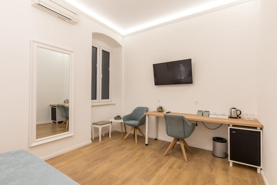 TV and multimedia, Seating area