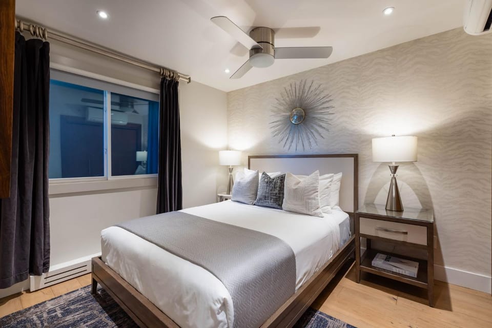 Bed, Photo of the whole room, Bedroom, air conditioner