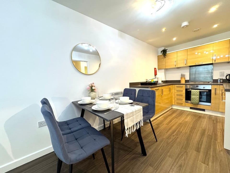 Kitchen or kitchenette, Dining area, stove