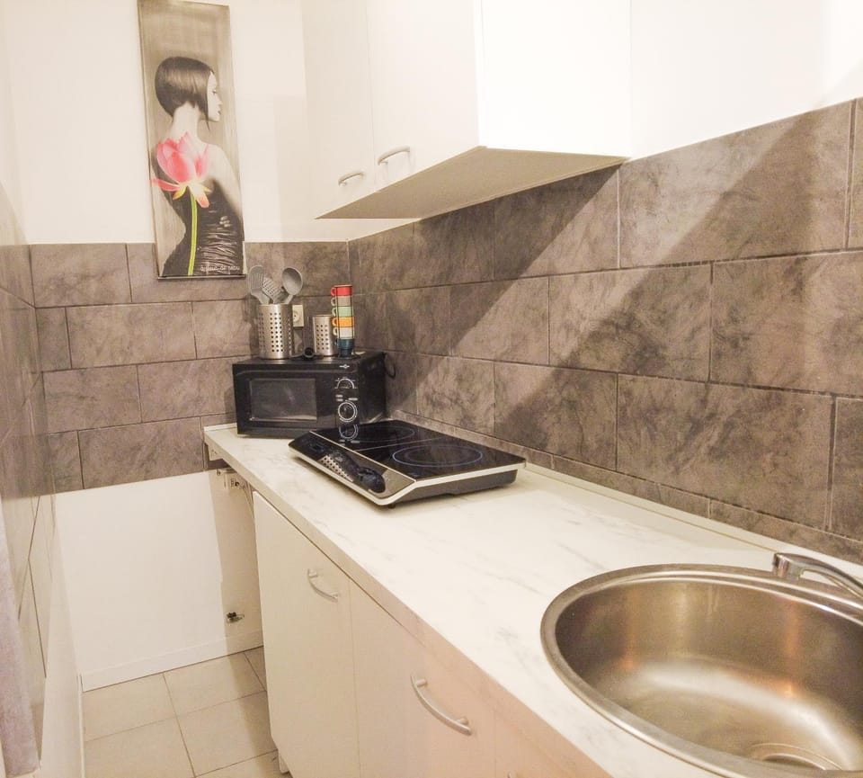 L'ATELIER H24, Studio Cosy,Port,Plage,Wifi,Netflix Apartment in La Seyne-sur-Mer