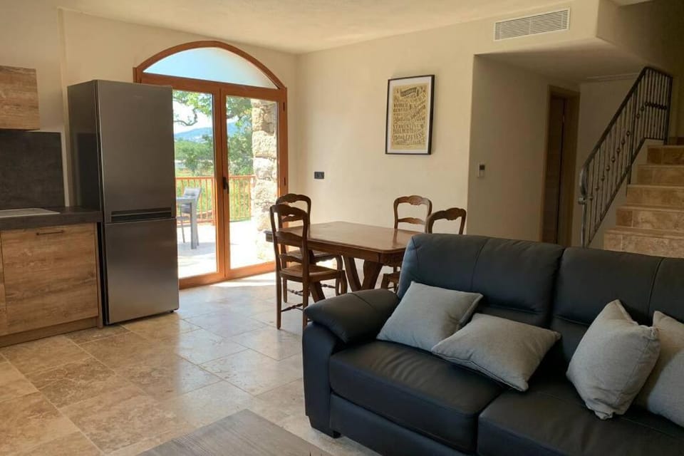 Maison typique de campagne au cœur de la nature . House in Corsica