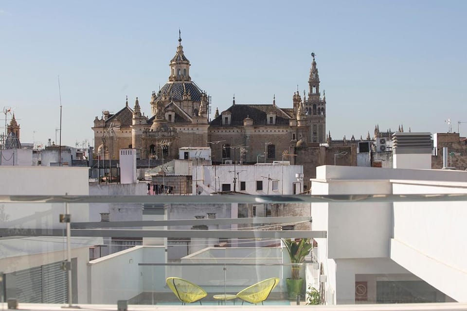 Nearby landmark, Balcony/Terrace, City view