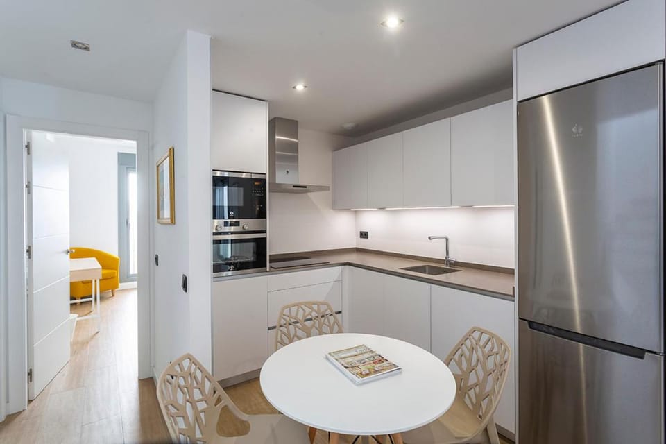 Kitchen or kitchenette, Dining area, dishwasher, minibar, pet friendly, washing machine