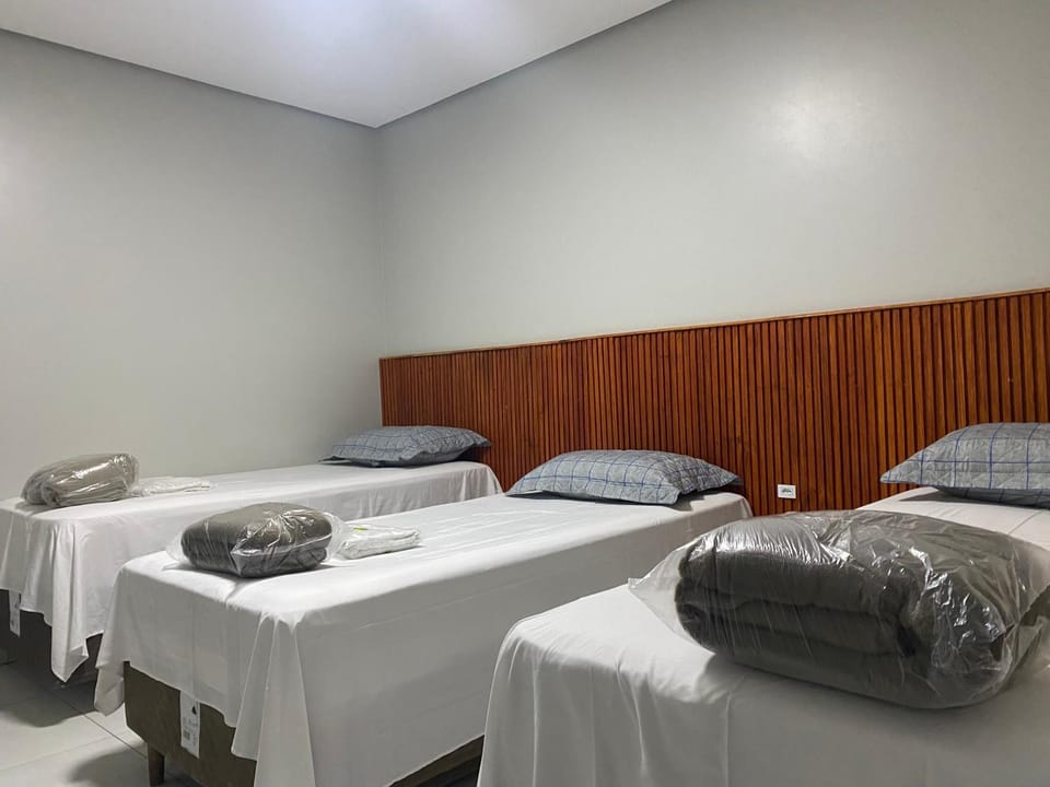 Bed, towels