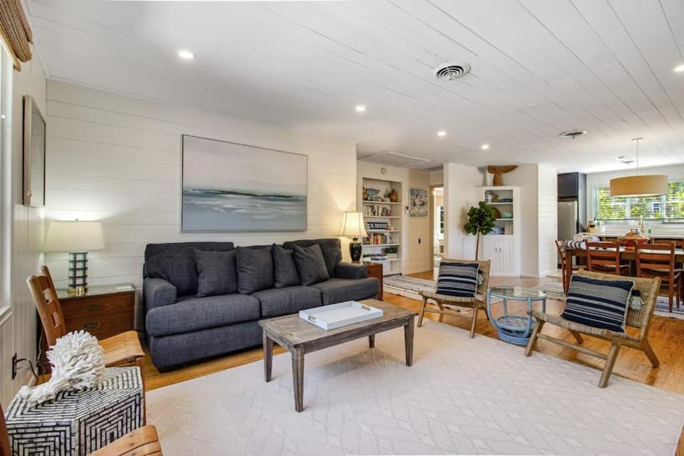 Blissful Beach Retreat House in Holmes Beach