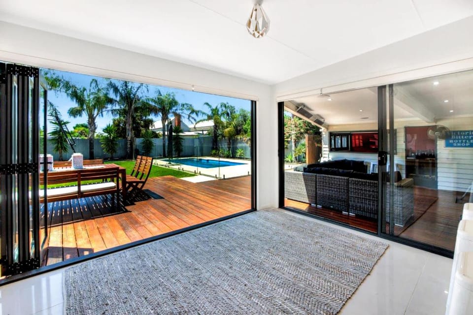 Balcony/Terrace, Seating area, Dining area, Swimming pool